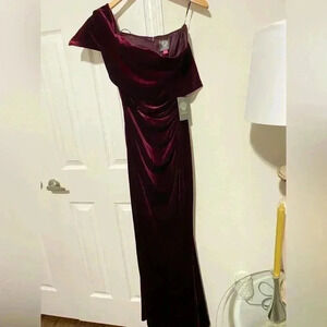 Vince Camuto new velvet maroon dress fit and flare size 2, holiday evening gown